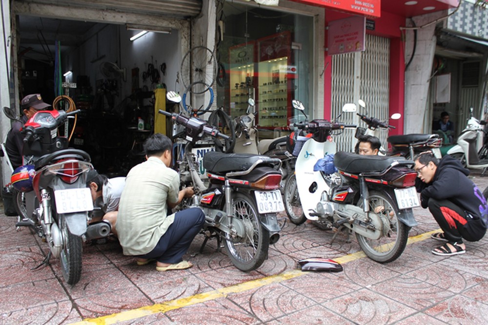 Tiệm sửa xe máy